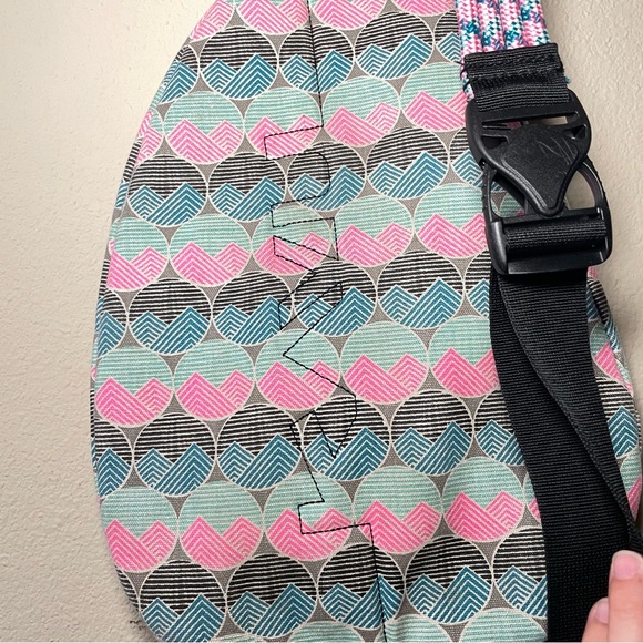 KAVU Rope Sling Bag Crossbody Backpack Horizon Dot Mountain Print Pink Gray Blue - Picture 5 of 6